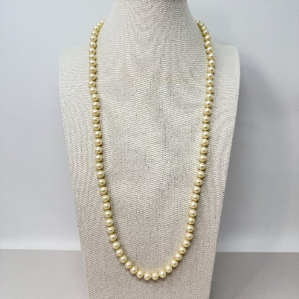 Vintage Long Cream Imitation Pearl Necklace Ornate‎ Clasp Japan Retro Classic